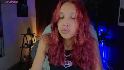 Snapshot of saphiire_ chatting on 03/31/26, 01:44 saphi online show from 03/31/26, 01:44