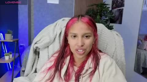 Snapshot of saphiire_ chatting on 05/04/26, 04:25 saphi online show from 05/04/26, 04:25
