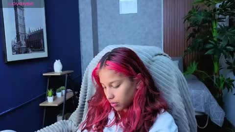Snapshot of saphiire_ chatting on 05/20/26, 02:23 saphi online show from 05/20/26, 02:23