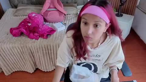 Snapshot of saphiire_ chatting on 06/07/26, 02:32 saphi online show from 06/07/26, 02:32