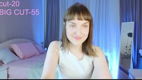 Snapshot of saphirree chatting on 10/17/25, 11:18 Anny online show from 10/17/25, 11:18