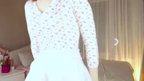 Snapshot of saphirree chatting on 10/22/25, 03:45 Anny online show from 10/22/25, 03:45