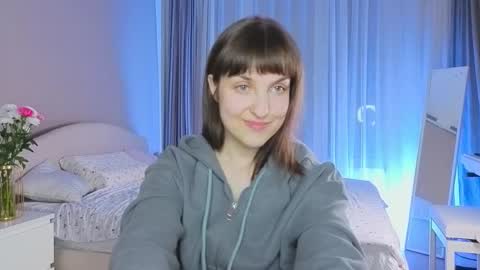 Snapshot of saphirree chatting on 10/25/25, 10:48 Anny online show from 10/25/25, 10:48