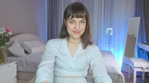 Snapshot of saphirree chatting on 10/26/25, 06:36 Anny online show from 10/26/25, 06:36