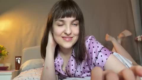 Snapshot of saphirree chatting on 10/29/25, 08:21 Anny online show from 10/29/25, 08:21