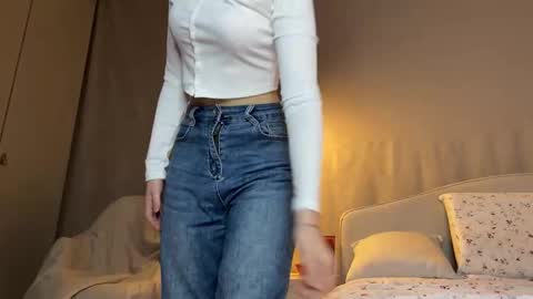 Snapshot of saphirree chatting on 11/03/25, 10:10 Anny online show from 11/03/25, 10:10