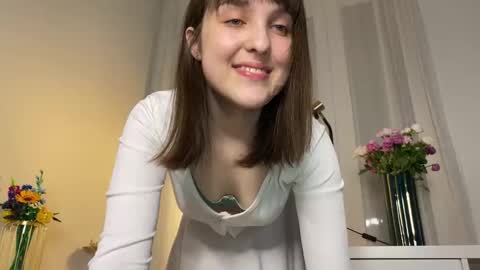 Snapshot of saphirree chatting on 11/29/25, 05:16 Anny online show from 11/29/25, 05:16