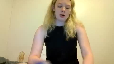 sara9920 online show from 04/19/26, 12:43