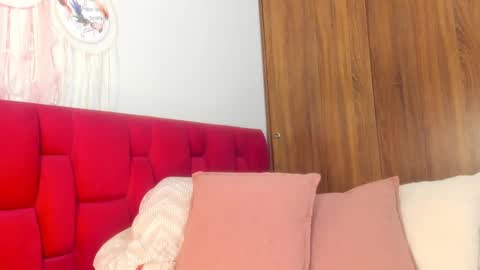 Snapshot of sara_699 chatting on 11/20/25, 09:36 Sara online show from 11/20/25, 09:36