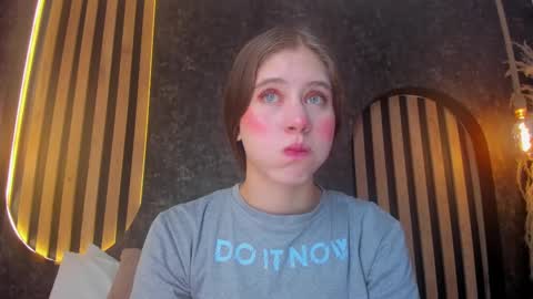 sara__jones_ online show from 12/23/24, 12:08