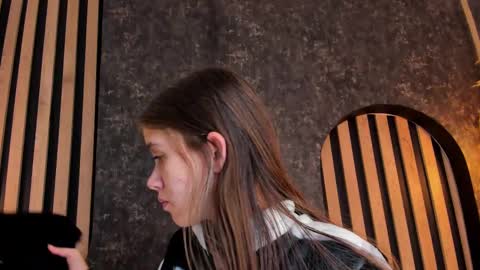 sara__jones_ online show from 12/27/24, 12:01