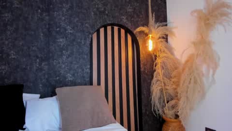 sara__jones_ online show from 01/03/25, 02:51