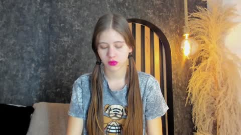 sara__jones_ online show from 01/14/25, 12:03