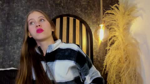 sara__jones_ online show from 01/15/25, 06:08