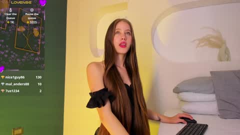 sara__jones_ online show from 01/22/25, 11:43