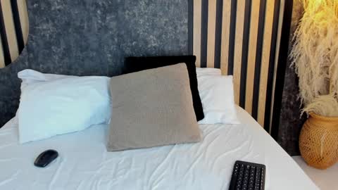 sara__jones_ online show from 01/24/25, 07:07