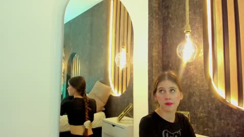 sara__jones_ online show from 01/27/25, 05:48