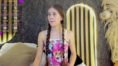 sara__jones_ online show from 02/01/25, 07:13