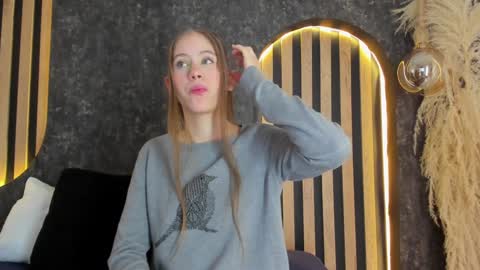 sara__jones_ online show from 02/02/25, 07:04