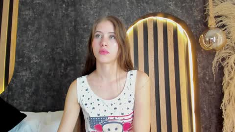 sara__jones_ online show from 02/03/25, 10:11
