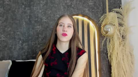 sara__jones_ online show from 02/05/25, 08:14