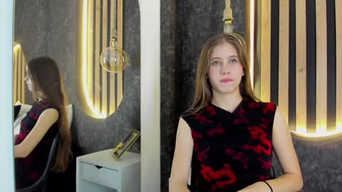 sara__jones_ online show from 02/05/25, 11:17