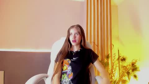 sara__jones_ online show from 02/07/25, 11:55