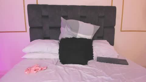 sara__jones_ online show from 03/07/25, 09:59