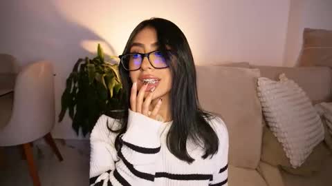 Snapshot of sara_albrecht chatting on 11/23/25, 04:01 Sara online show from 11/23/25, 04:01