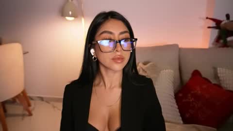 Snapshot of sara_albrecht chatting on 12/18/25, 03:34 Sara online show from 12/18/25, 03:34