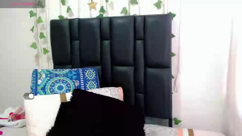 Snapshot of sara_arias00 chatting on 09/29/25, 12:54 Sara online show from 09/29/25, 12:54