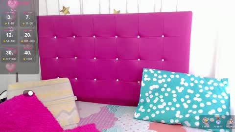 Snapshot of sara_arias00 chatting on 12/15/25, 01:59 Sara online show from 12/15/25, 01:59