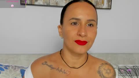 Snapshot of sara_charmy chatting on 04/06/26, 11:44 online show from 04/06/26, 11:44