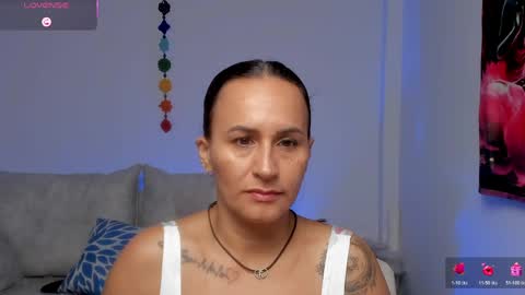 Snapshot of sara_charmy chatting on 05/01/26, 10:09 online show from 05/01/26, 10:09