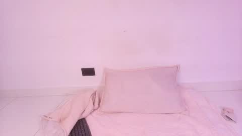 Snapshot of sara_cook chatting on 05/14/26, 12:01 Sara Cook online show from 05/14/26, 12:01