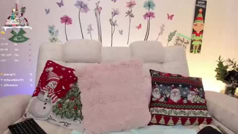 Snapshot of sara_crowe chatting on 12/23/24, 09:08 Sara Crowe online show from 12/23/24, 09:08