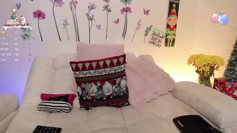 Snapshot of sara_crowe chatting on 01/06/25, 05:30 Sara Crowe online show from 01/06/25, 05:30