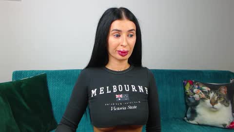 Im Sara I am happy to be here  online show from 09/29/25, 04:56