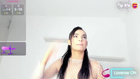 Snapshot of sara_evans01 chatting on 10/06/25, 01:03 sara online show from 10/06/25, 01:03