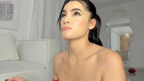 Snapshot of sara_evans01 chatting on 01/12/26, 03:45 sara online show from 01/12/26, 03:45