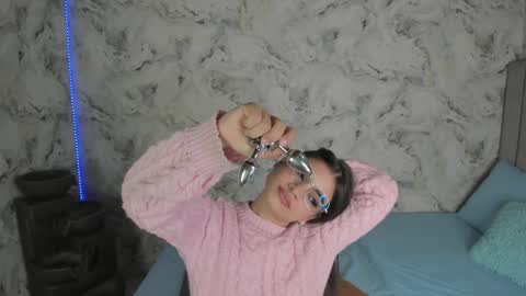 sara online show from 01/06/25, 01:08