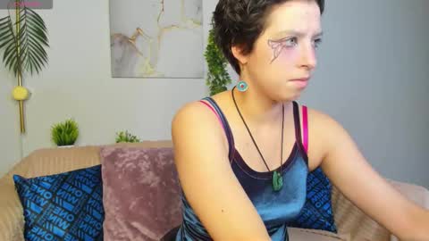 Sarah online show from 11/18/25, 09:03