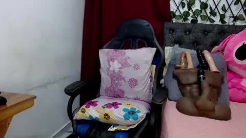 Snapshot of sara_greyx chatting on 02/18/25, 12:37 Sara Greyx online show from 02/18/25, 12:37