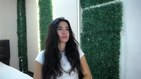 Snapshot of sara_hoffman_4 chatting on 05/22/26, 11:27 Sara online show from 05/22/26, 11:27