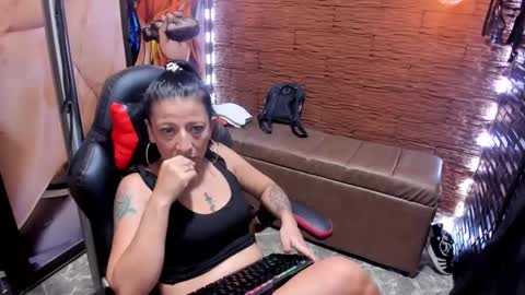Snapshot of sara_hot_2 chatting on 01/15/25, 03:22 no limits sarah online show from 01/15/25, 03:22