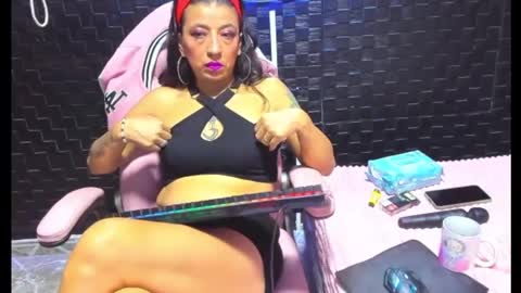 Snapshot of sara_hot_2 chatting on 02/18/25, 11:41 no limits sarah online show from 02/18/25, 11:41
