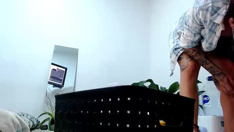 sara_johnson__ online show from 11/05/25, 12:10