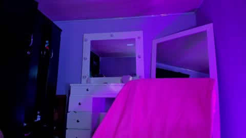       online show from 01/06/25, 08:03