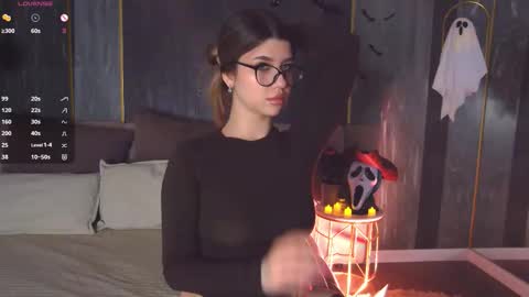 Sara online show from 10/28/25, 04:31