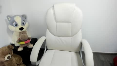 sarah  LIZCANO....... online show from 12/26/24, 02:05